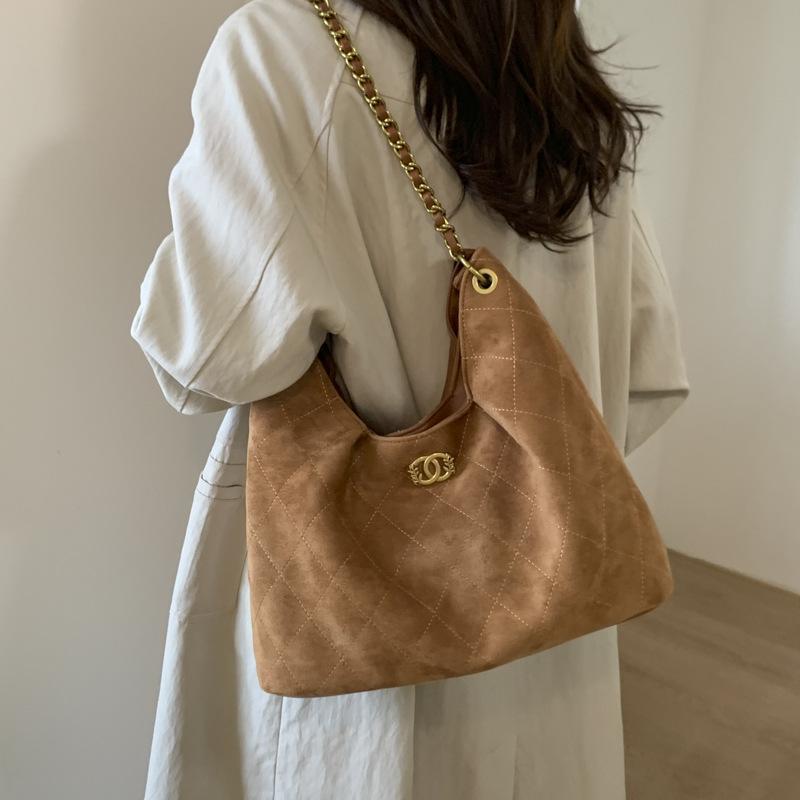 

Large-capacity retro bag women s autumn and winter versatile 2025 new casual rhombus shoulder bag textured commuter tote bag