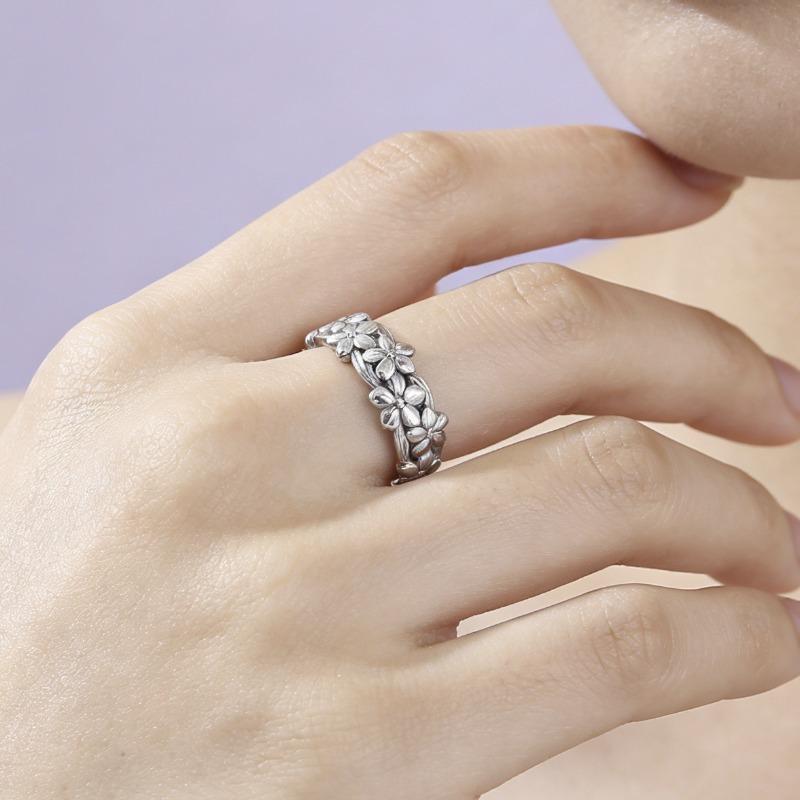 The best-selling new engagement ring is made of luxurious high-end stainless steel, suitable for both men and women, a couple's ring that never fades
