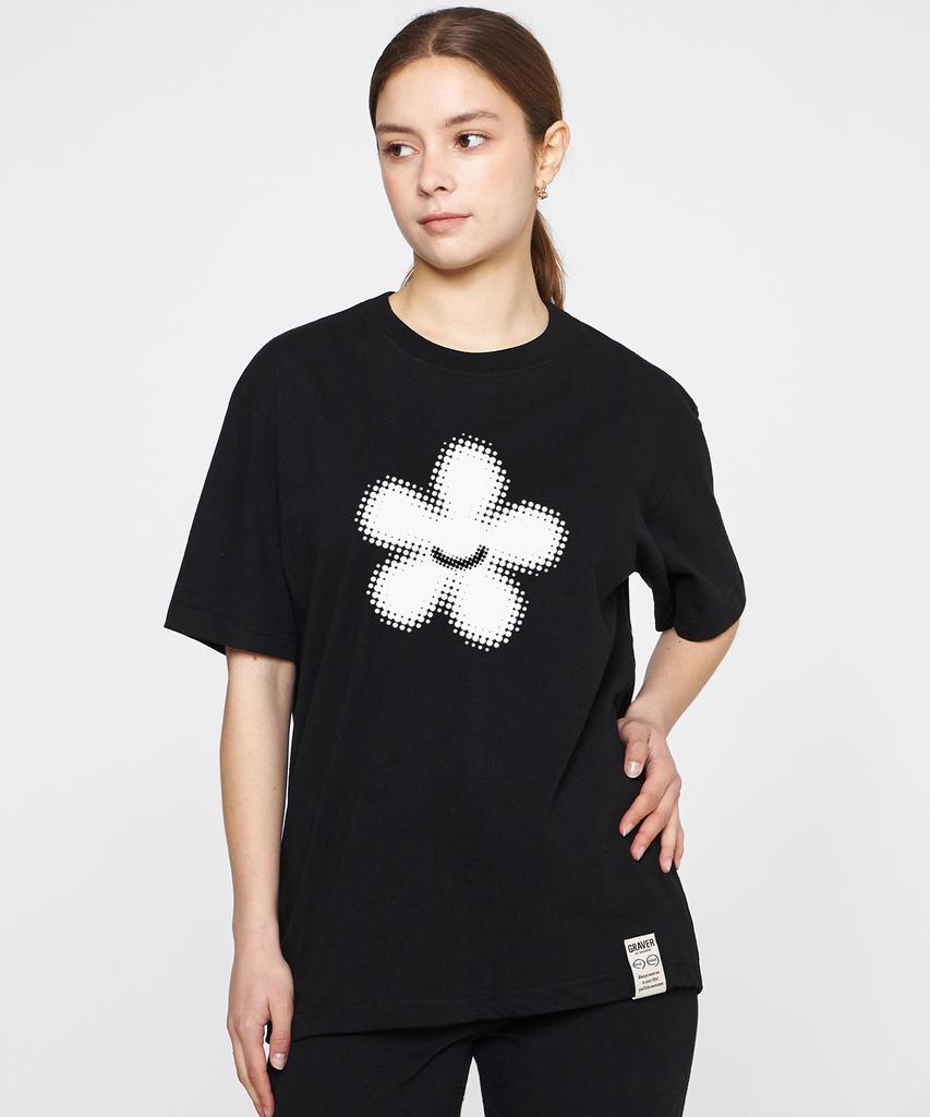 GRAVER [Unisex] Silhouette Flower Smile Short Sleeve T-Shirt_Black