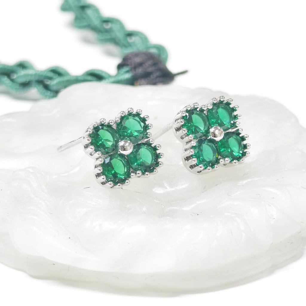 Kolczyki sztyfty Gusen Jewelry z cyrkoniami w kształcie czterolistnej koniczyny dla kobiet - Modny koreański styl lekkiego luksusu