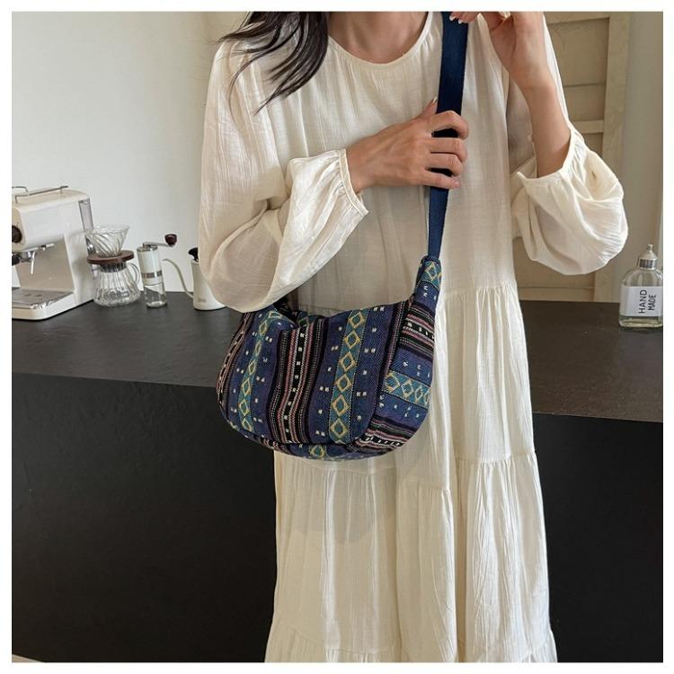 Large Capacity Ethnic Style Bag Fashionable Crossbody Bag Retro Versatile Shoulder Bag for Women