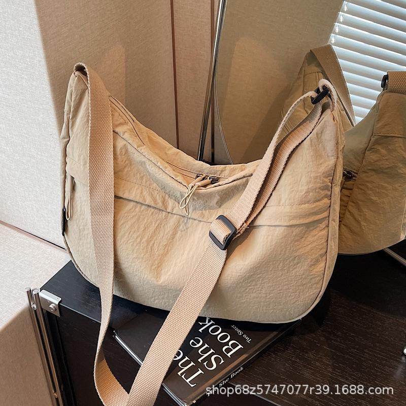 2025 Spring New Single Shoulder Large Capacity Armpit Bag Lazy Wind Crescent Bag Casual Commuter Bag Solid Color Versatile Bag