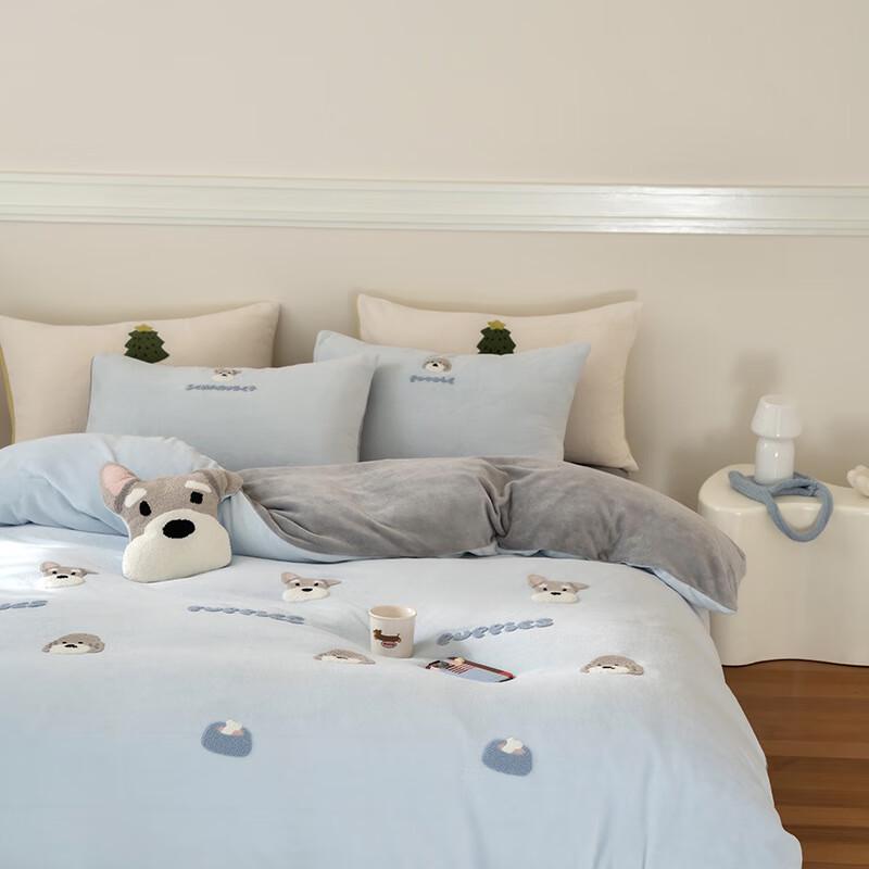 OEING Warm Milk Velvet Glowing Puppy 4-Piece Bedding Set 1.8m
