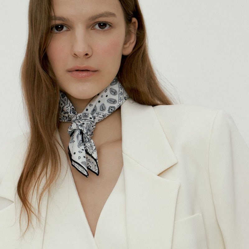 

BB’DE SOLI’DE yeti mini scarf (2 colors) black