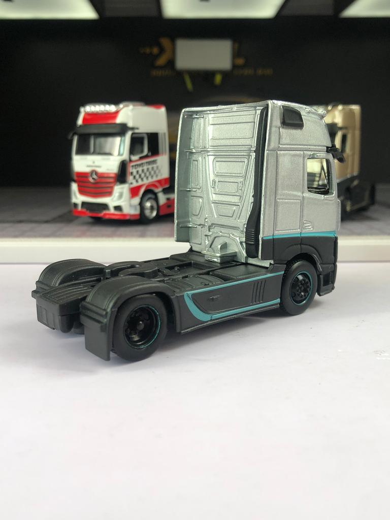 Maisto 1:64 Mercedes-Benz Actros 1851 car model, zinc alloy metal decoration, collectible gift car