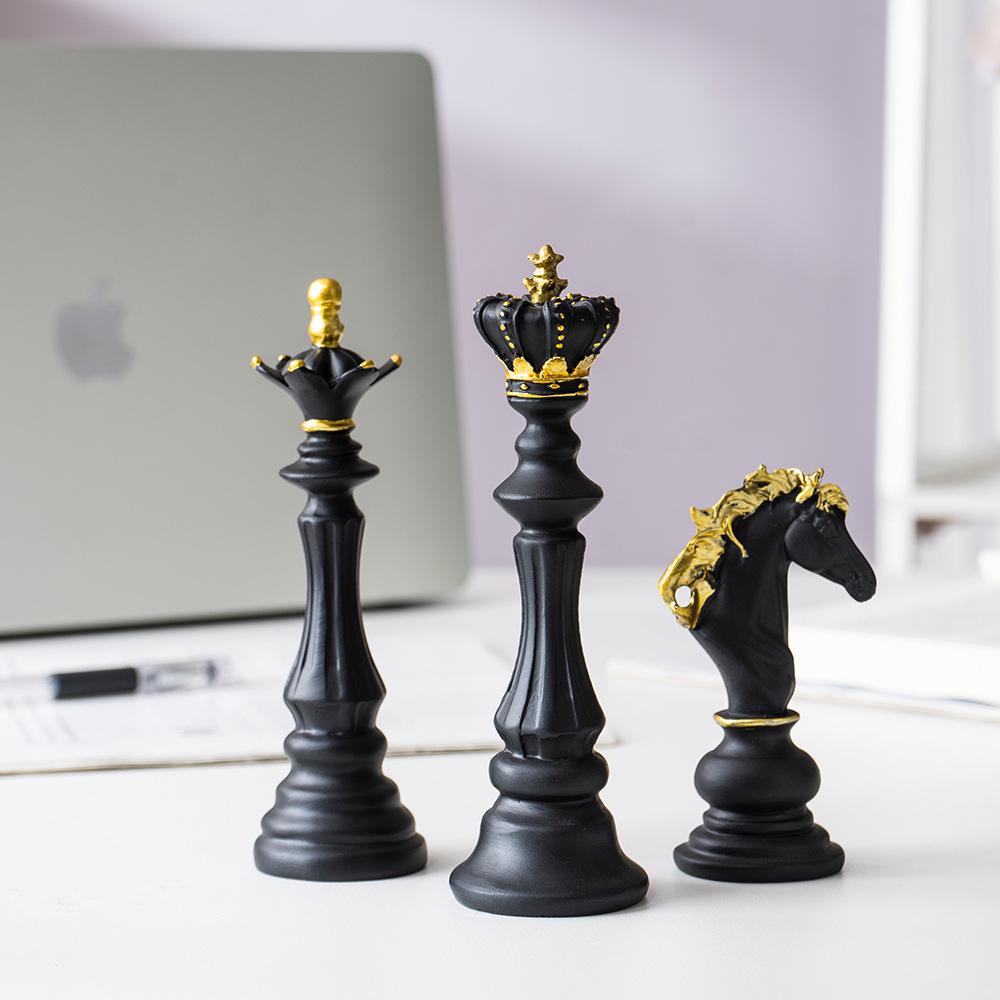 Small International Chess Resin Ornament - Desktop Decor with King, Queen & Horse Pieces