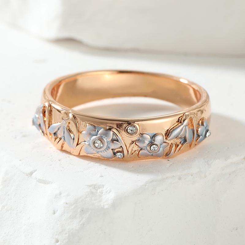 Gorgeous Inlaid White CZ Flower Women's Ring Classic Gold Color Hand Carving Daily Wear Party Jewelry Anniversary Gift