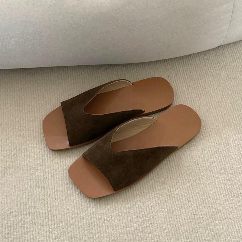 

Кожаные шлепанцы с V-образным вырезом и квадратным носком для женщин, для ношения летом в отпуске, плоские сандалии 40