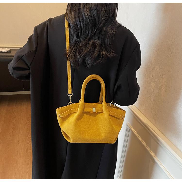 Retro bucket bag women's new large-capacity portable pleated bag versatile shoulder messenger bag