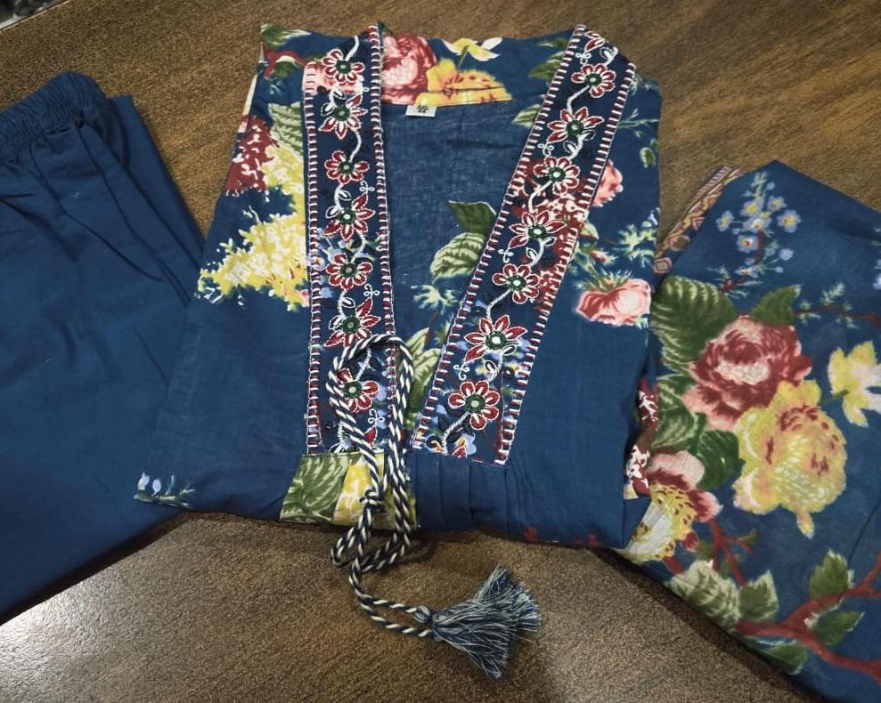 Wunderschönes bedrucktes Baumwoll-Anarkali-Kurti-Hosen-Dupatta-Set Damen Partykleidung Designer-Salwar-Anzug