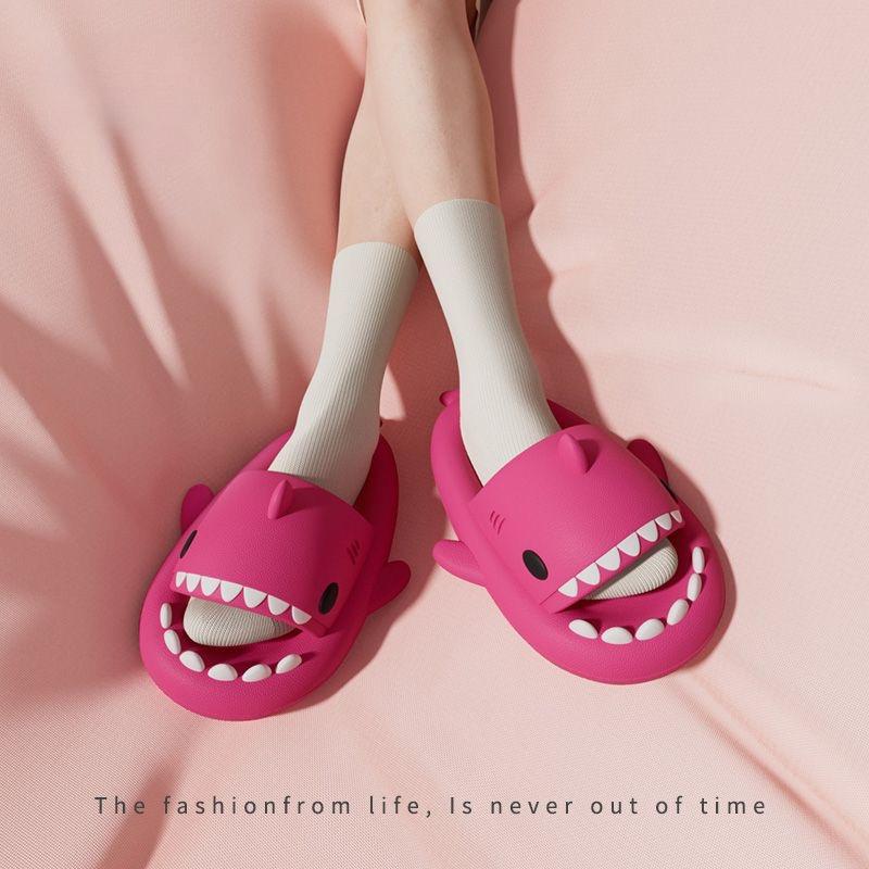 Mode 4cm Dicke Sohle Hai-Slipper Damen Herren Indoor Badezimmer Pantoletten Niedlich Cartoon 2024 Sommerschuhe Weiblich Männlich Straße Strand Sandalen