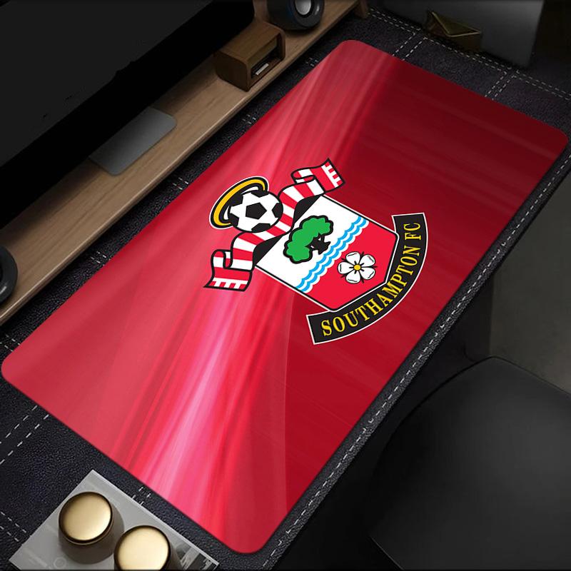 Southampton Football Crest mouse pad, rubber base, esports desk mat, mouse pad for gamers and office use, gaming desk , easy to clean mat