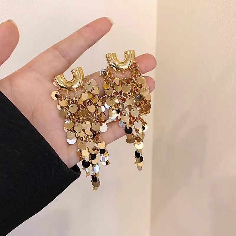 Luxury Exaggerated Metal Round Sequin Tassel Earrings for Women U-Shaped Big Elegent Personalized Party Girls Unusual Jewelry