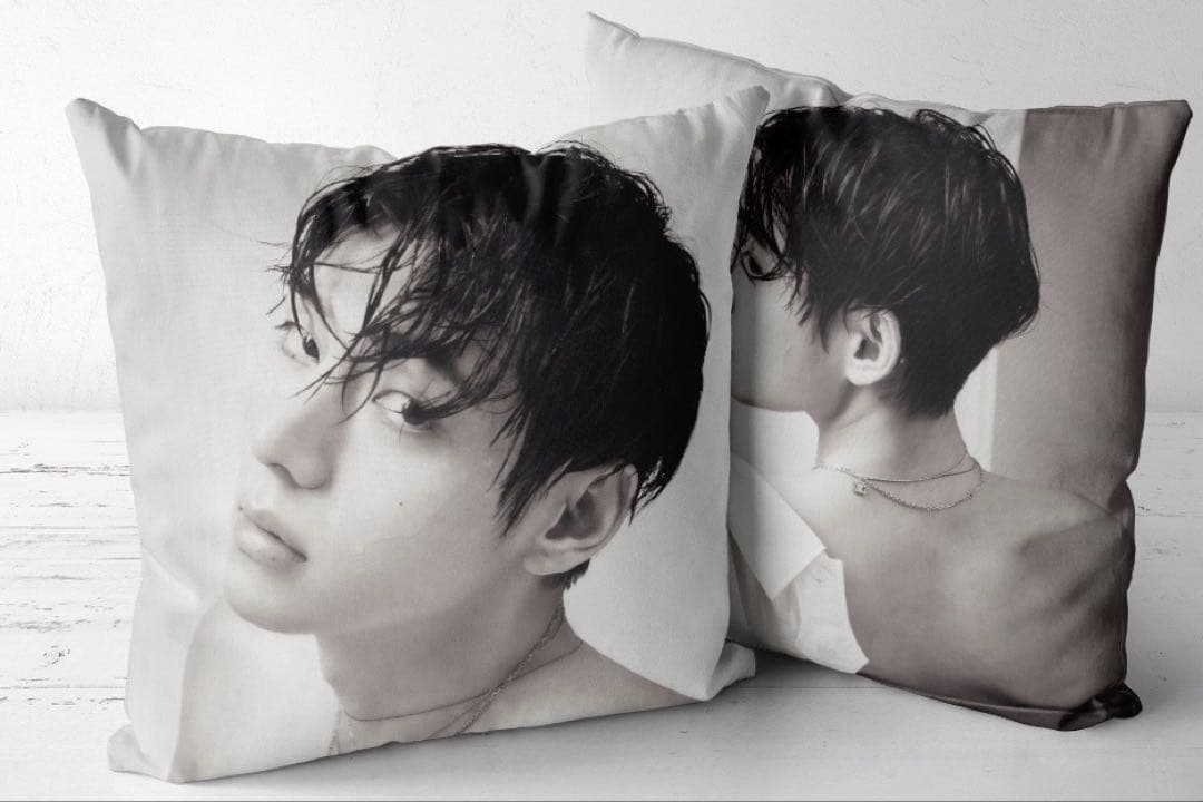 [USED] BTS cushion cover - VOGUE - Taehyung (V)