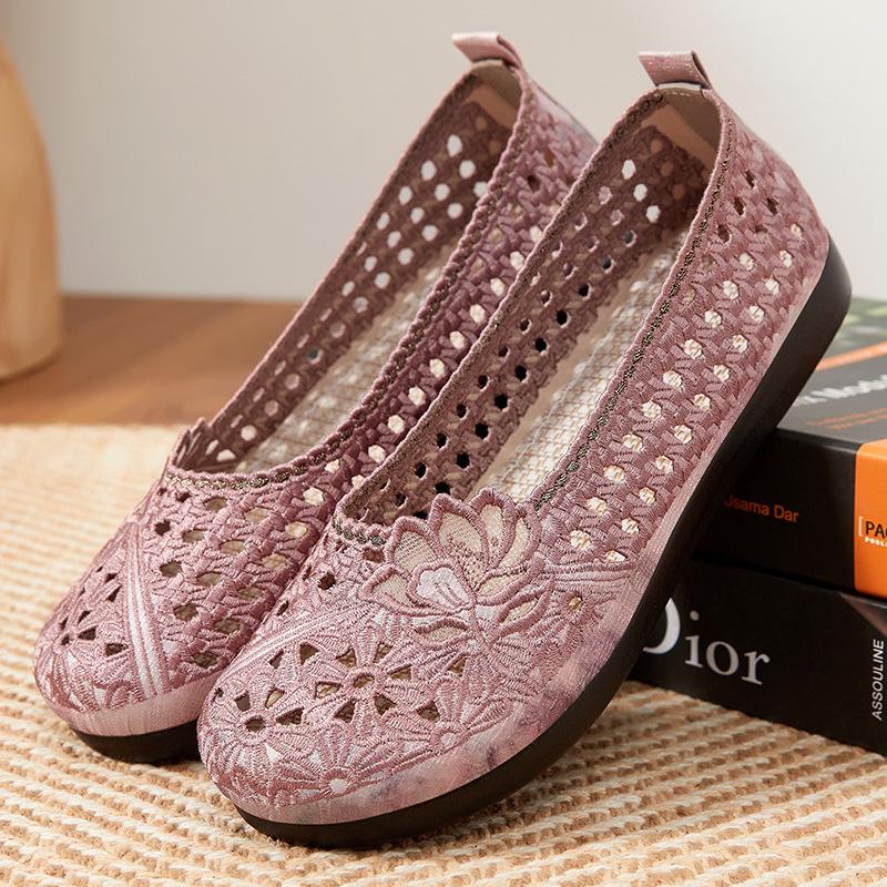 Women's shoes soft soles are not tired of feet, new summer old Beijing cloth shoes, women's mother shoes, one pedal embroidered shoes, Hanfu shoes