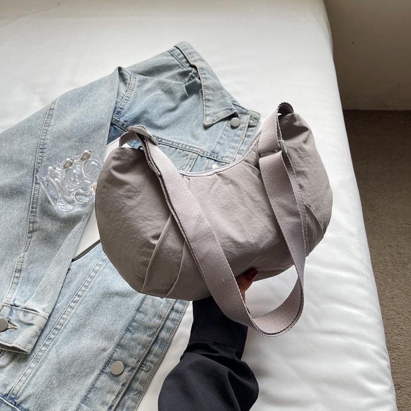 2025 Pleated Lightweight Dumpling Bag: Versatile, Solid Color Shoulder/Crossbody with High-End Style