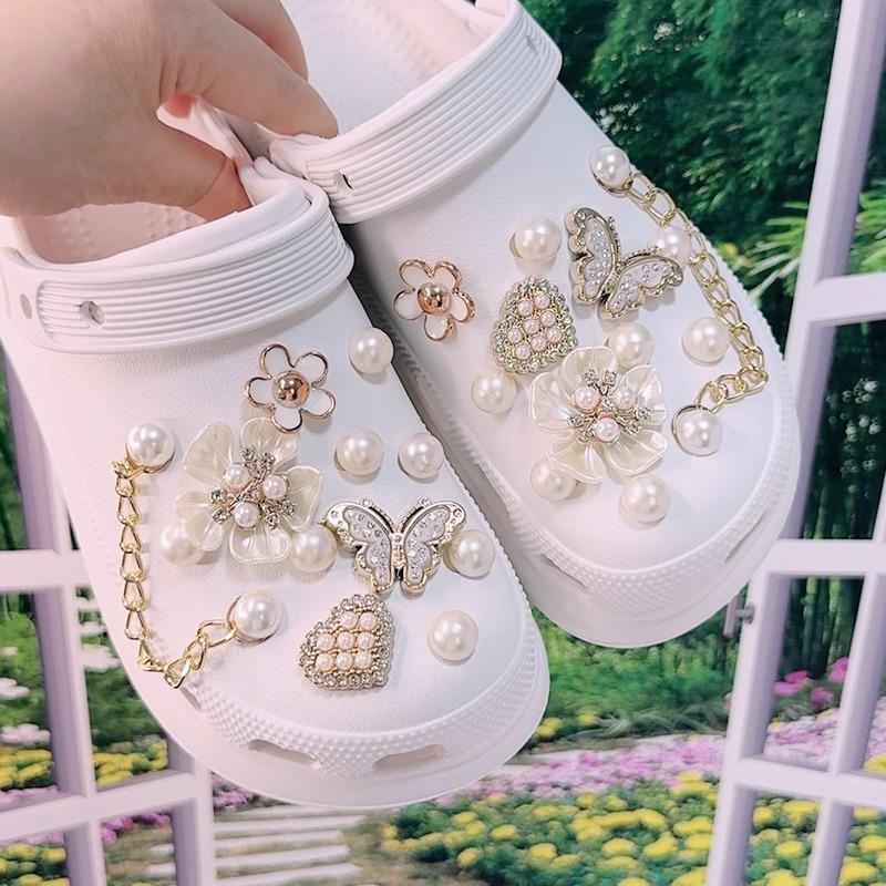 24PCS Luxury Shoe Charms Set Accessories Hole Shoe Buckle Diamond Butterfly Fiveleaf Flower Pearl Chain DIY Shoes Decorations