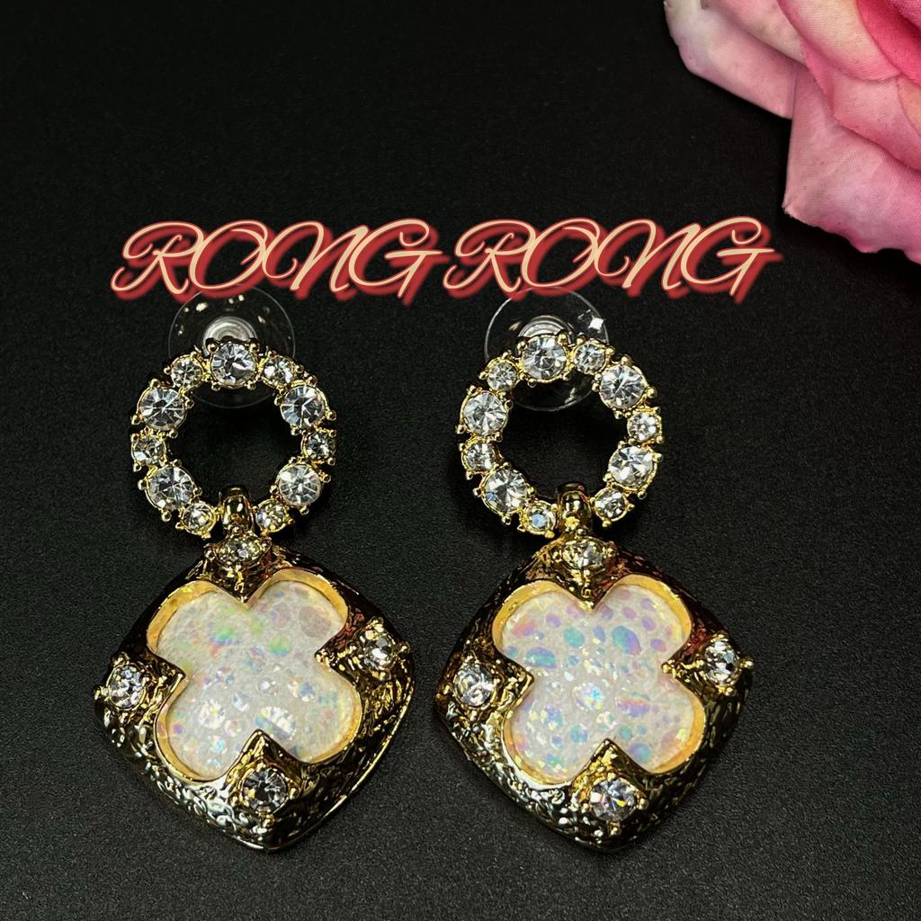 Vintage Classic Clover Pendant Earrings With Light Luxury Fragrance Japanese Korean Fashion High Grade Studded