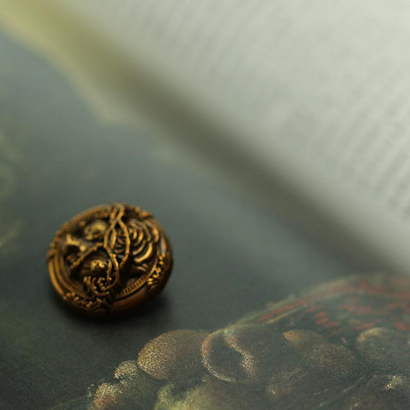 

Xiaoxiang Antique Buttons Metal Retro Vine Flower Clothing Buttons Suit Jacket Leather Coat Decorative Buttons Round & 19mm