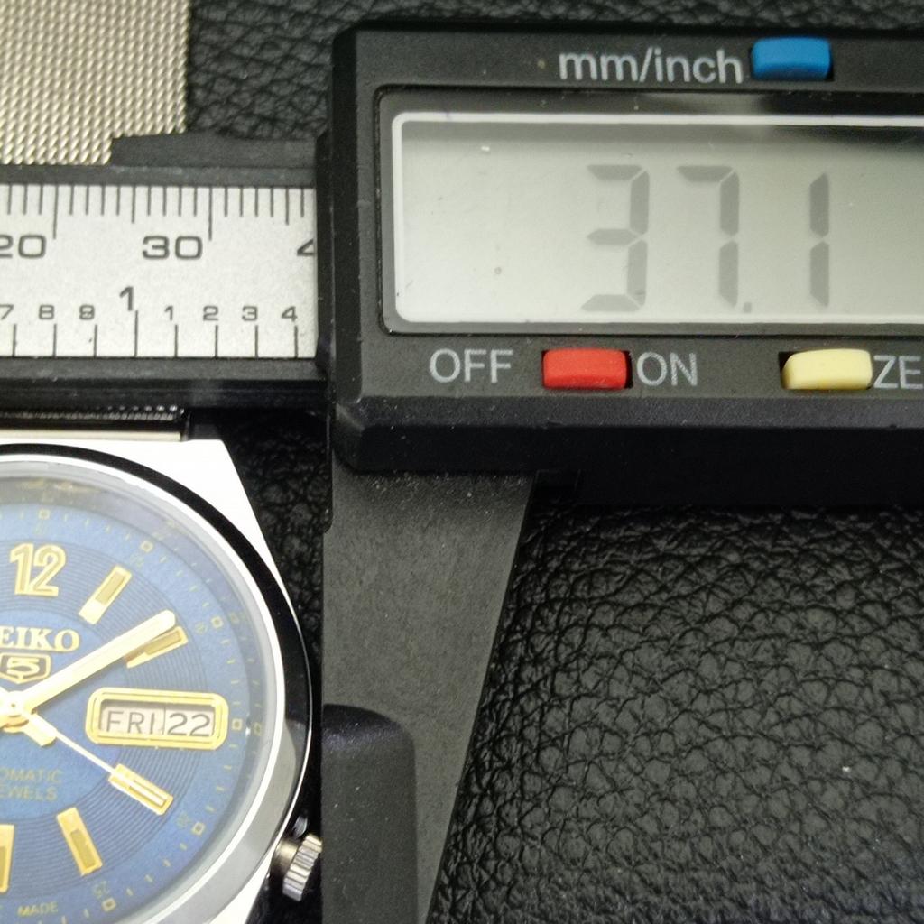 MONTRE HOMME VINTAGE REMISE À NEUF SEIKO 5 AUTOMATIQUE JAPON CADRAN COULEUR BLEU a500165-2 R151a-a500165