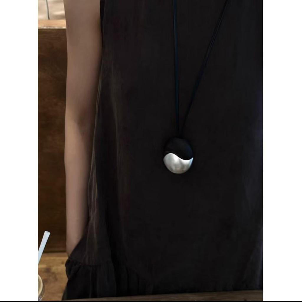 Ebony Wood Leather Cord Necklace: Luxury Long Color Block Pendant for Autumn/Winter Sweaters