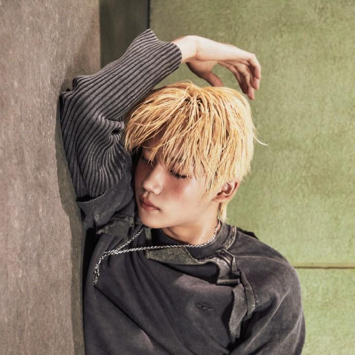 

ЗАКРОЙ ГЛАЗА - [БЛЭКАУТ] Третий мини-альбом EYES KENSHIN