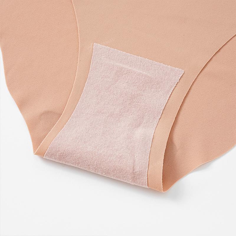 Sports yoga sexy breathable women's invisible ice silk seamless sports European and American large size wavy briefs