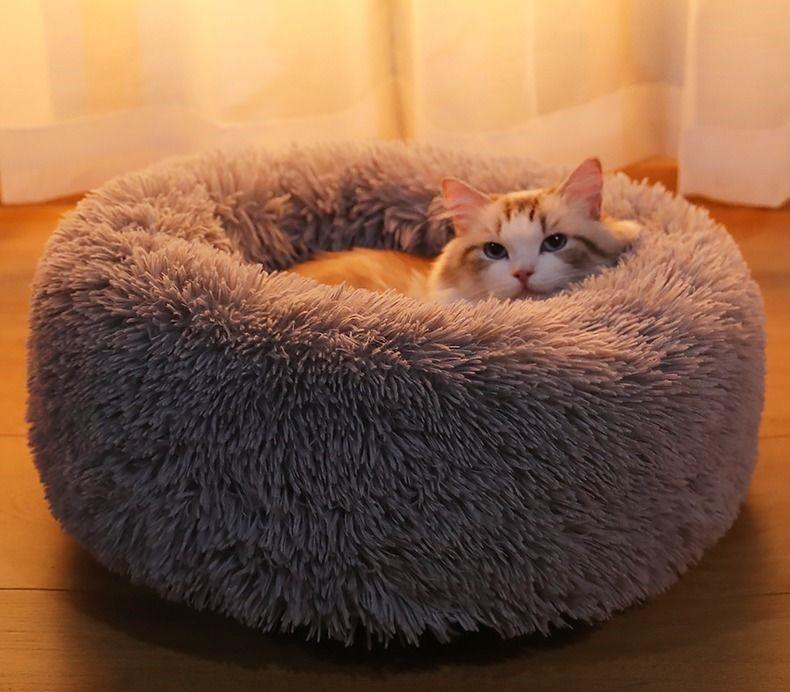 Round Warm Winter Pet Bed for Dogs & Cats - Non-Stick Hair Sleeping Nest for Small Pets