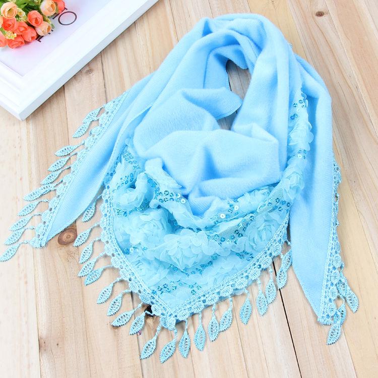 Damshawl, Höst- och vintersjalar, Triangulära sjalar, Broderade tofsar, Varma sjalar, Sidenhalsdukar och Huvuddukar