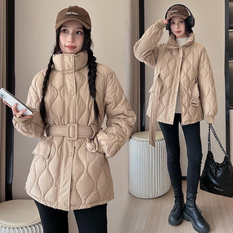 Winter Eiderdown Cotton-padded Jacket Waist Cotton-padded Jacket Women's Short New Style with A Slim Coat and A Belt.