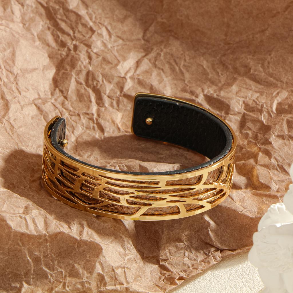 Hollow Double-sided Leather Color Replaceable Women's Fashionable and Minimalist Golden Jewelry Gift Banquet Opening Bracelet