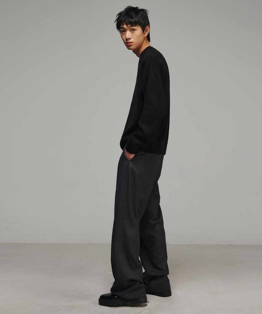SIGNATURE V-Neck Relaxed Knit [Black]