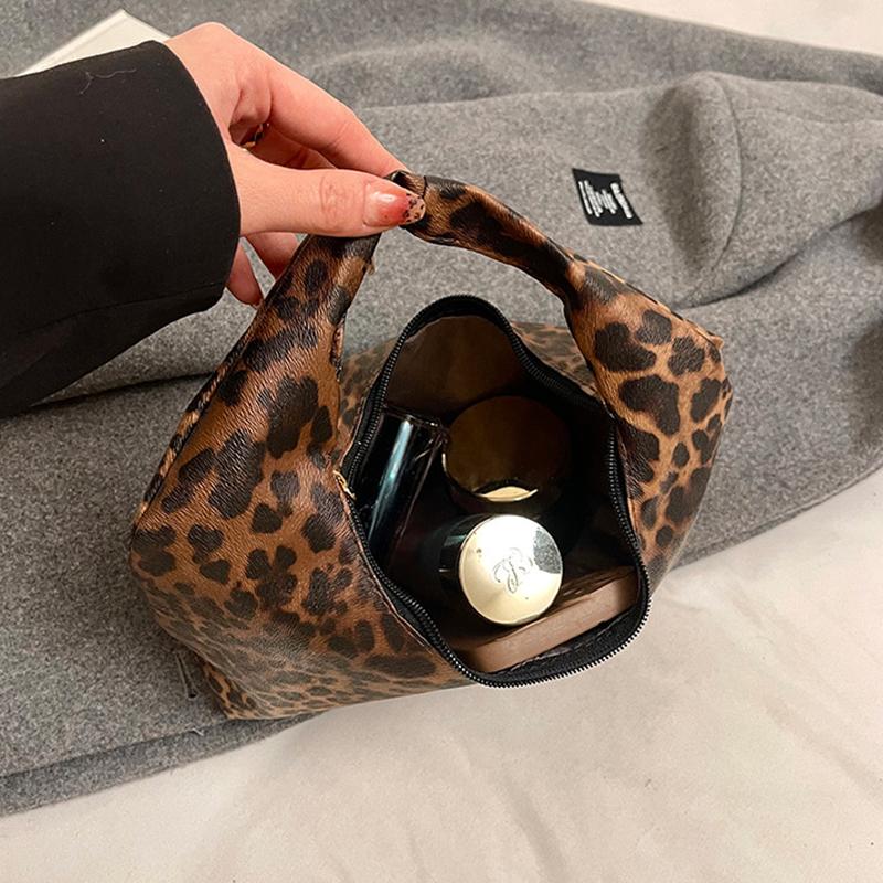 Women PU Leopard Fashion Shoulder Bag Large Capacity Circular Underarm Bag Zipper Closure Fashion Carrying Bag Chic Hobo Bag KTB