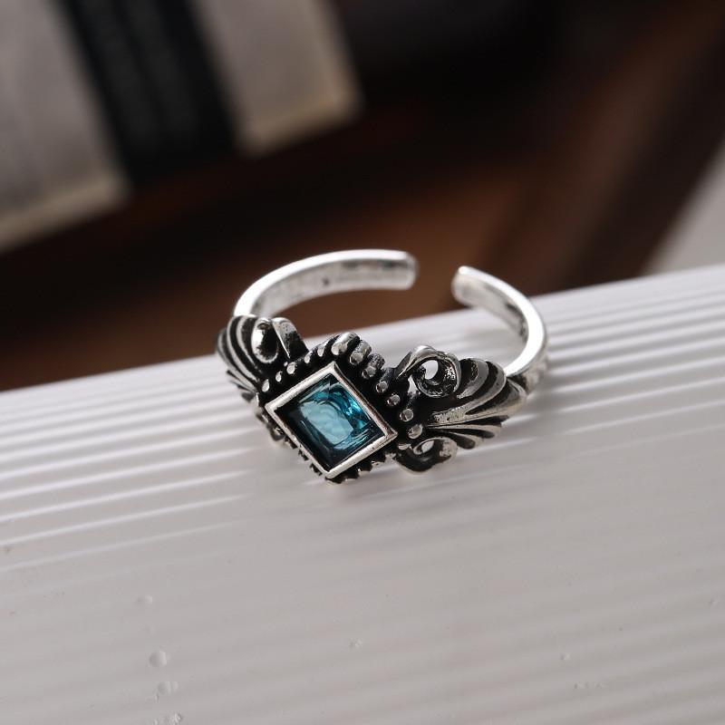 Stylish Vintage Copper Ring With Dazzling Zircon Stones Perfect For Fashionable Women