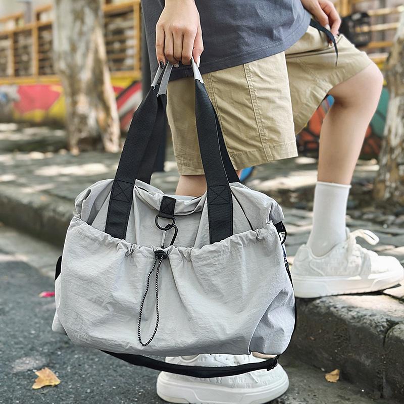

Large Capacity Nylon Handbag Autumn and Winter New Yoga Fitness Storage Shoulder Bag Men s Bag серый