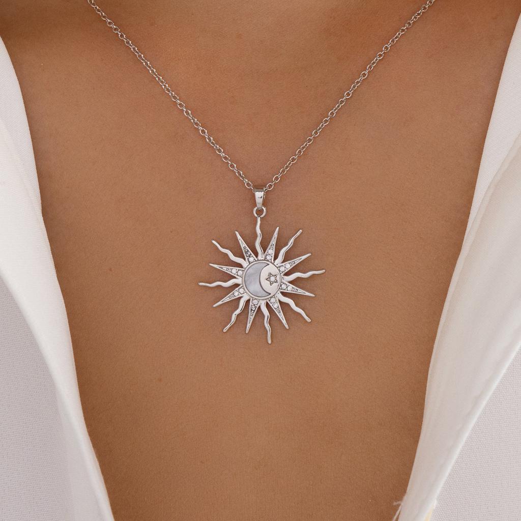 Hot selling fashionable alloy moon pendant, niche and versatile, sun set diamond necklace, star necklace accessories