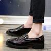 Scarpe Uomo Casual da Ufficio Punta Acuta Piatte Brogue in Pelle per Uomo Pieno Fiore Punk Rialzanti Retro Tendenza 2025 Slip-on
