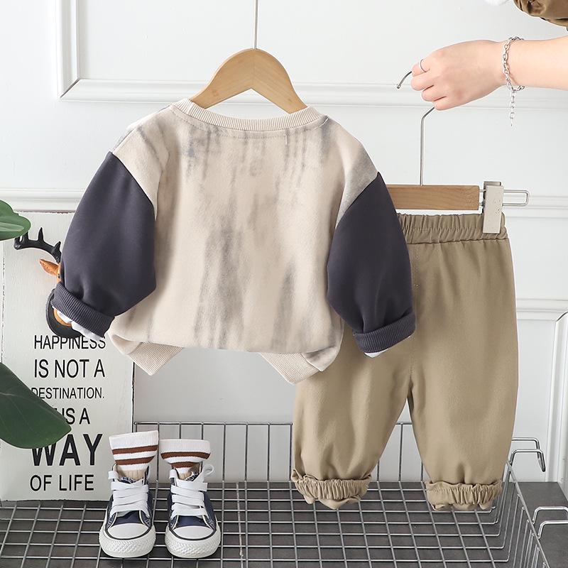 Boys' Spring 2025 Two-Piece Outfit: English Letter Round Neck Suit for Kids