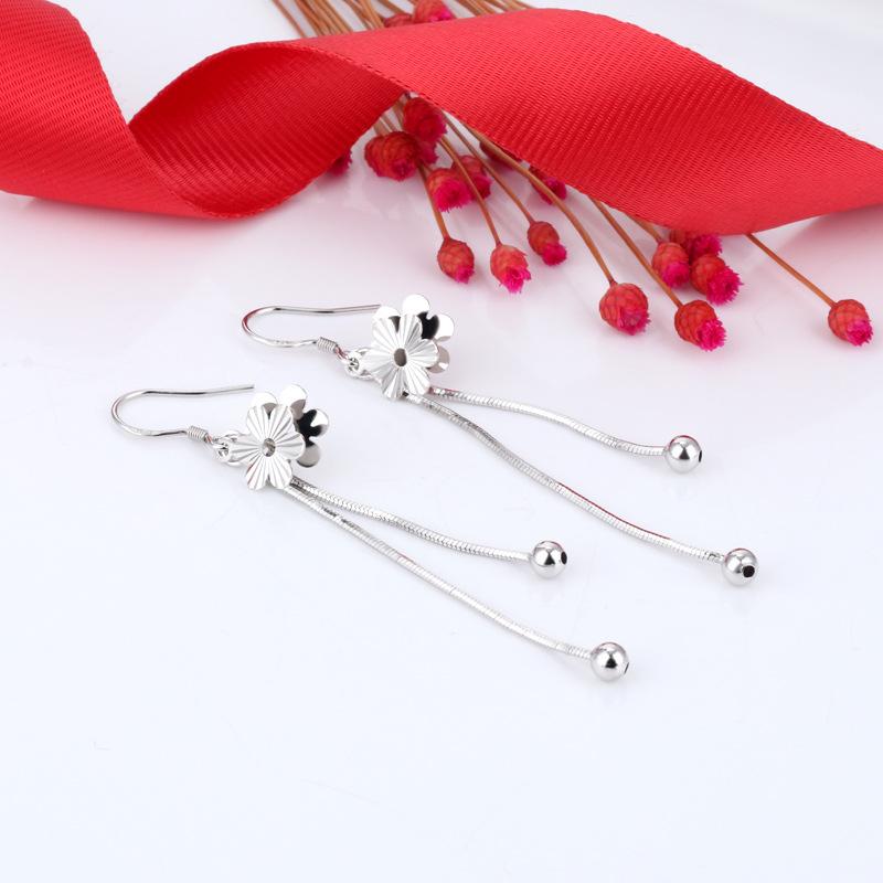 Korean Version of Fashion Temperament Copper-plated Earrings, Women's Earrings, Medium and Long Korean Version of Fashion Flower Fringed Ear Jewelry