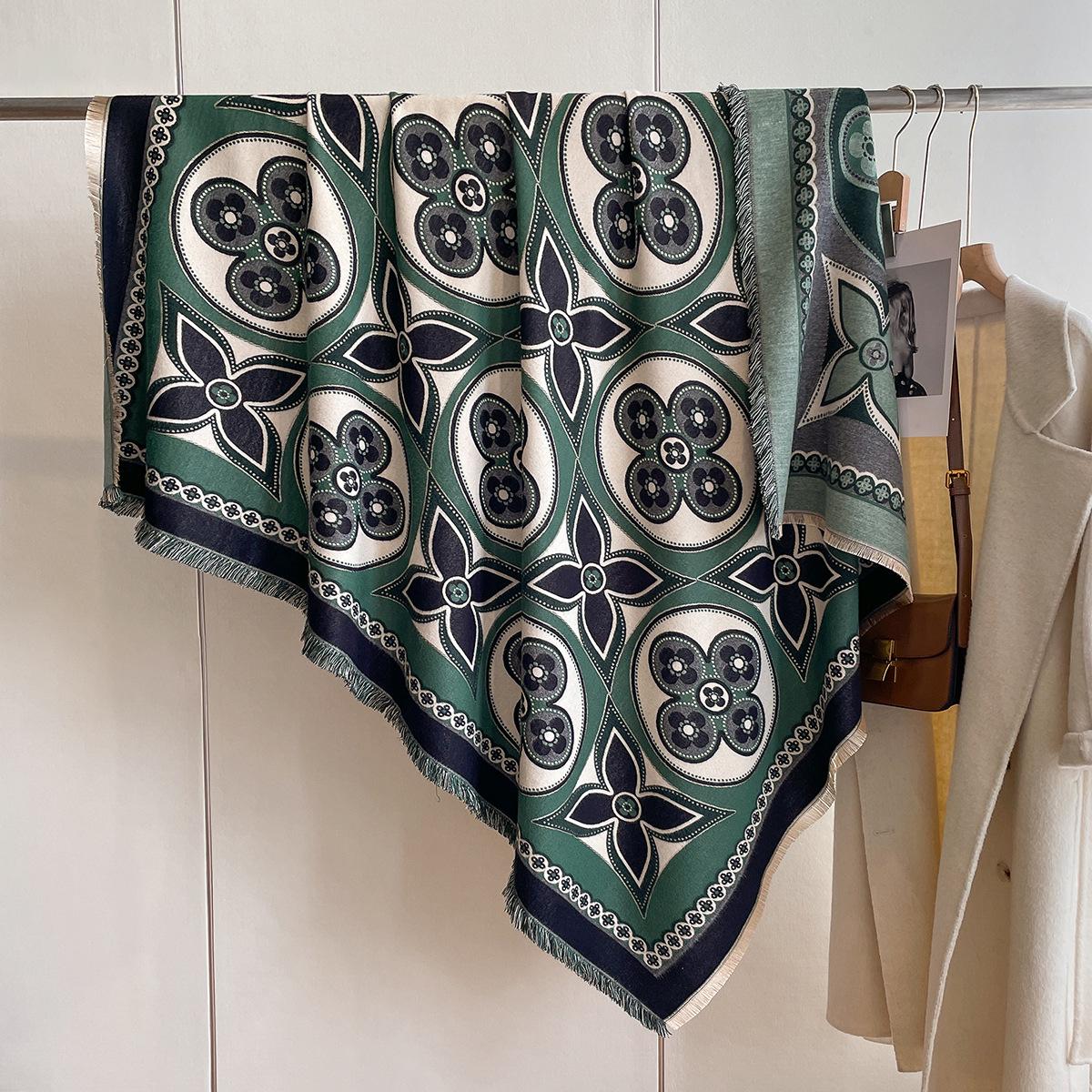 

Квадратный шарф под кашемир Женская мода Теплая шаль Утолщенный шарф Шарф с бахромой по четырем сторонам 130-130cm зелёный