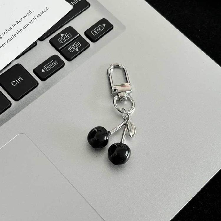 Chic Metal Keychain Charm Colorful Key Rings Bag Pendant with Fine Craftsmanship