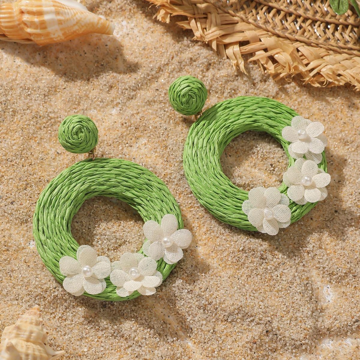 

Модные серьги-гвоздики для женских украшений зелёный