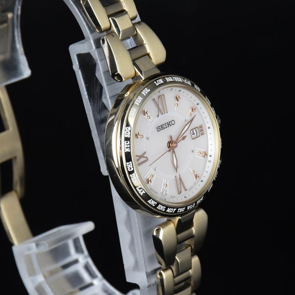 Used Beautiful Condition Seiko LUKIA 1B35-0AF0 Ladies Radio Wave Solar Watch