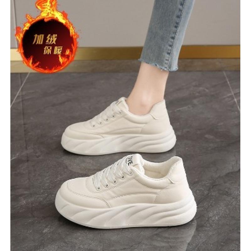 Winter Velvet Little White Shoes, New Female Students Thick-soled Heightening Sports Board Shoes