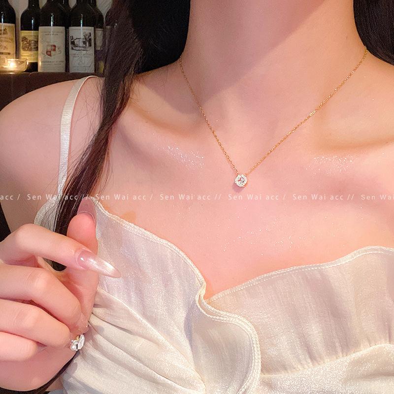 Korean retro titanium steel necklace women's versatile high-end pearl pendant ins wind niche collarbone chain jewelry wholesale