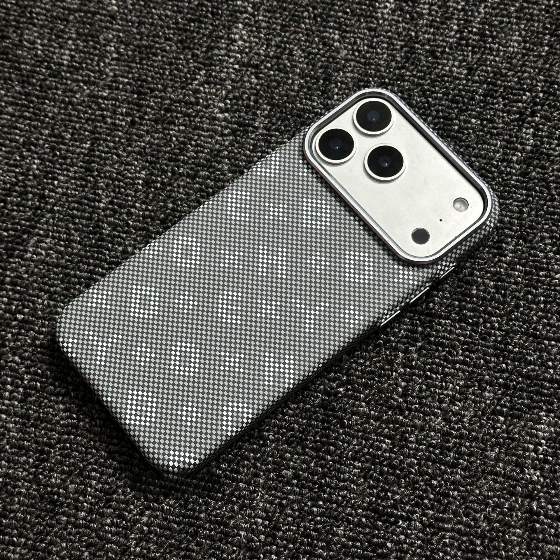 

iPhone17PROMAX Углеродное волокно Кевлар Магнитная Чувствительная к касанию Чехол для мобильного телефона Подходит для Apple 16 Свободные буквы iPhone 17