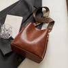 Exquisite Women's Bucket Bag, Fashiable and Avant-garde Solid Color Shoulder Bag Crossbody Bag, Retro and Niche Design, Suitab