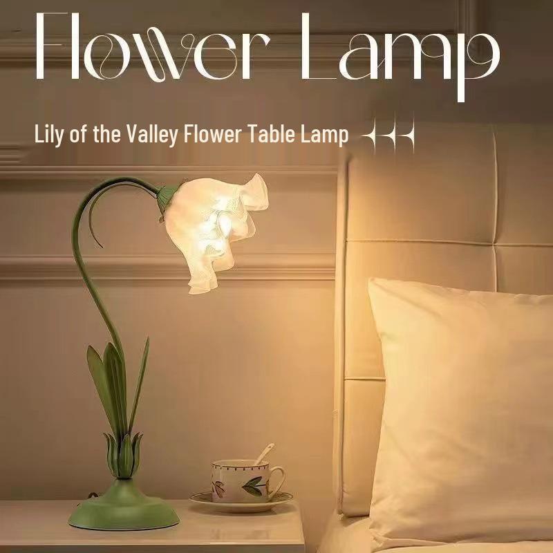 Romantic Floral LED Bedside Lamp for Girly Rooms – Pastoral Style Atmosphere Lighting