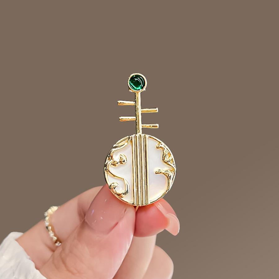 Chic Butterfly Brooch for Women - High-End Fashion Corsage