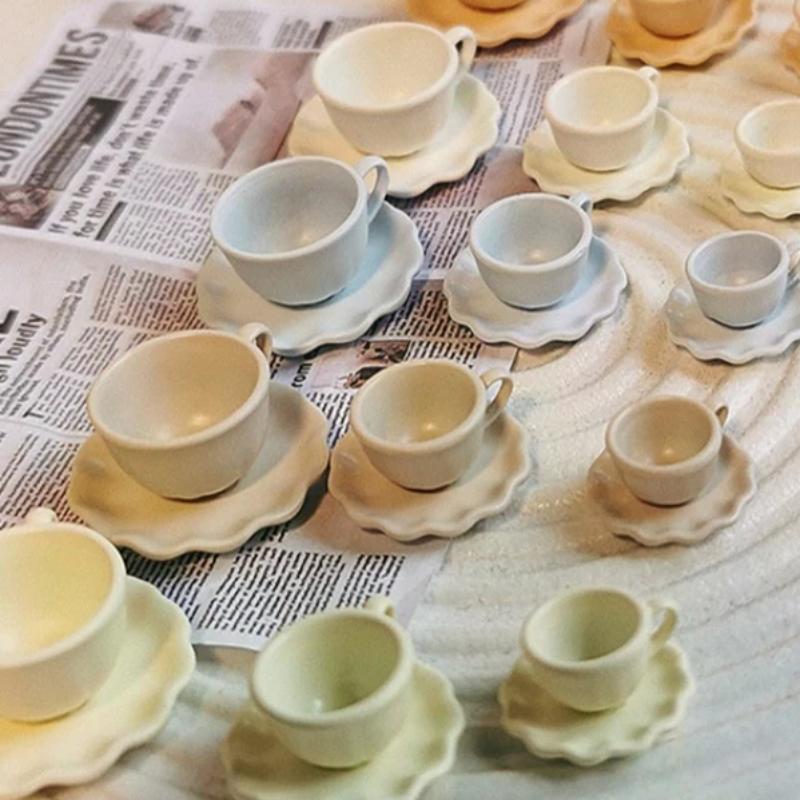 2Pcs Miniature Dollhouse Coffee Latte Cup & Dish Set Mini Drinks Dessert Model Doll House Accessories Kids Play Toy Gift